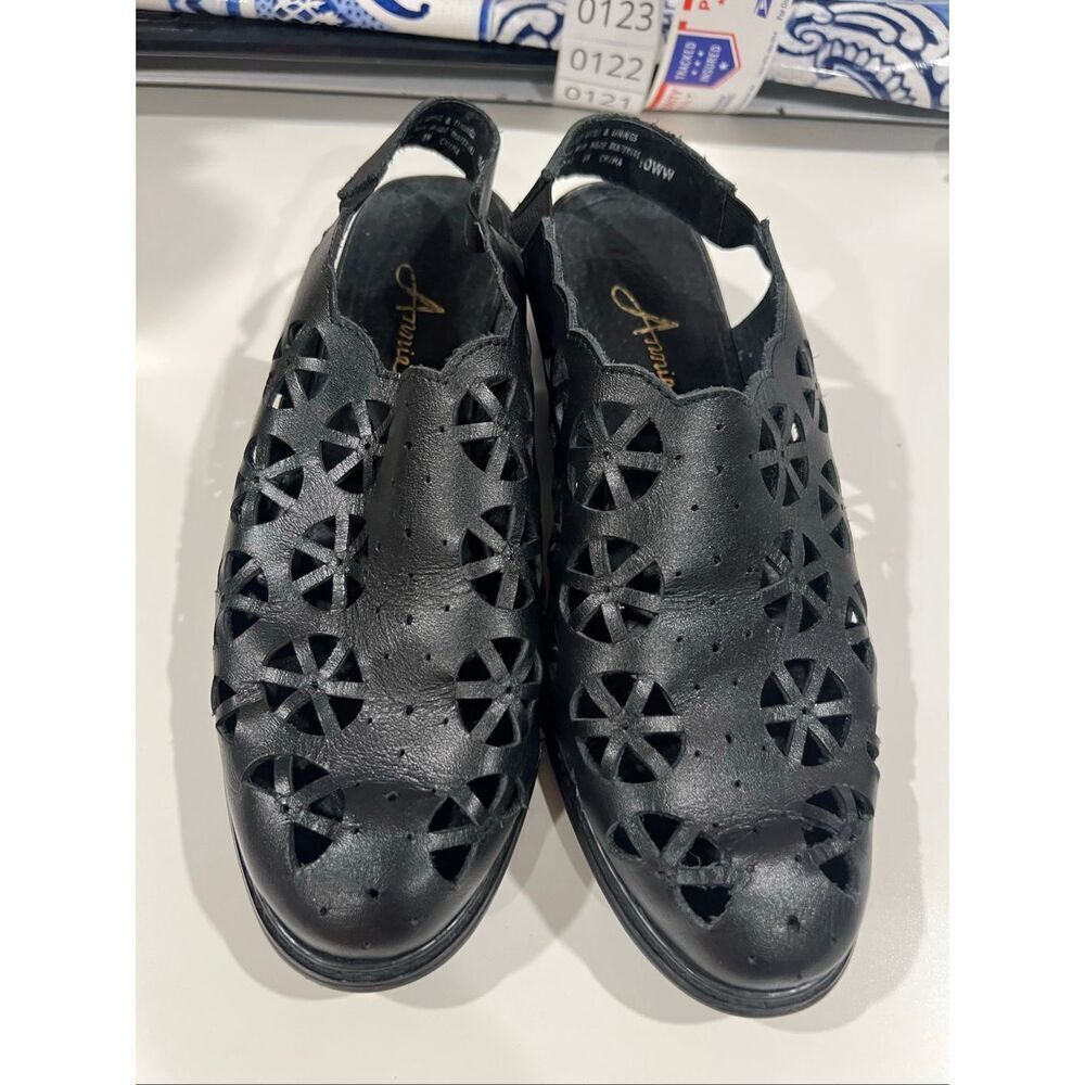 Vintage Annie leather perforated comfort shoes